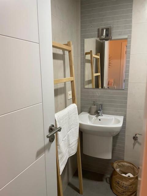 Apartamento A Un Paso De La Playa En Ares Con Piscina Y Parking Bagian luar foto