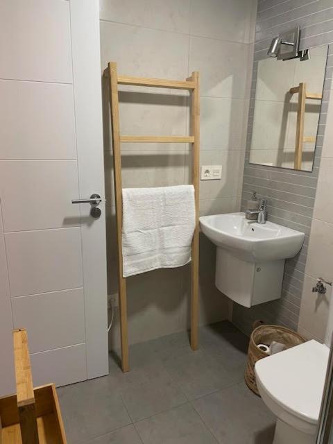 Apartamento A Un Paso De La Playa En Ares Con Piscina Y Parking Bagian luar foto